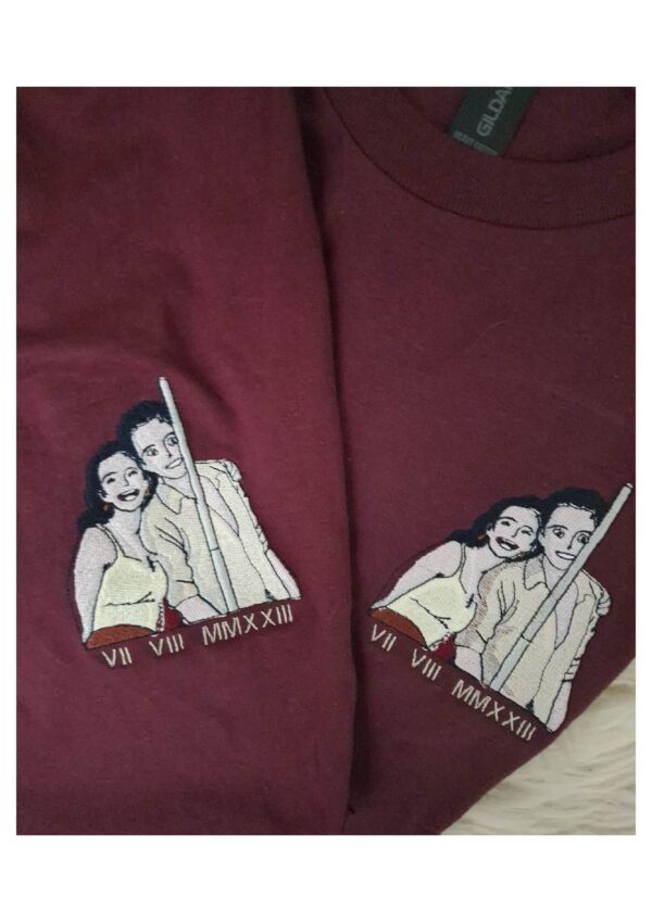 T-shirt met afbeelding opgevuld op borst